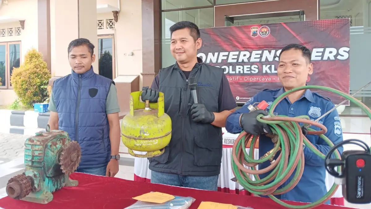 Jajaran Satreskrim PolrestaK laten saat menunjukan sejumlah barang bukti yang berhasil diamankan di Mako PolrestaK laten, Rabu (9/9/2026). (Angga Purenda/Radar Solo)