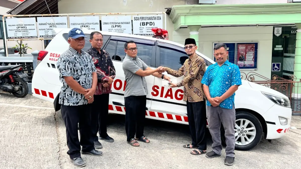 Penyerahan unit ambulans desa di Balai Pertemuan Desa Slogoretno, Kecamatan Jatipurno, Wonogiri Rabu (9/9/2026). (ISTIMEWA)