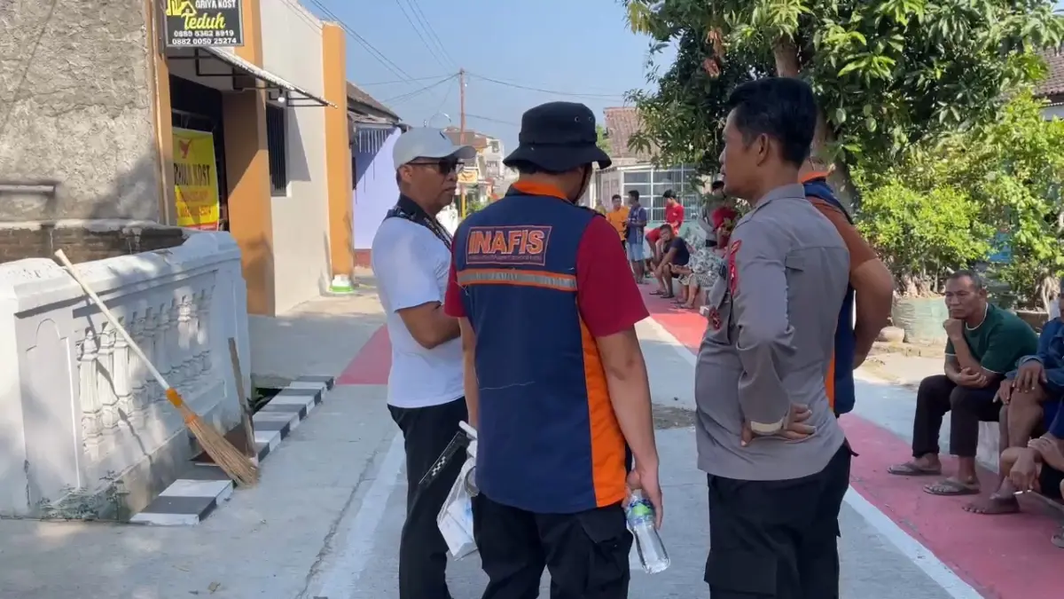 Polisi olah TKP penikaman petani di Dukuh Masaran RT 31, Desa/Kecamatan Masaran, Sragen, Minggu (13/9/2026). (AHMAD KHAIRUDIN/RADAR SOLO)