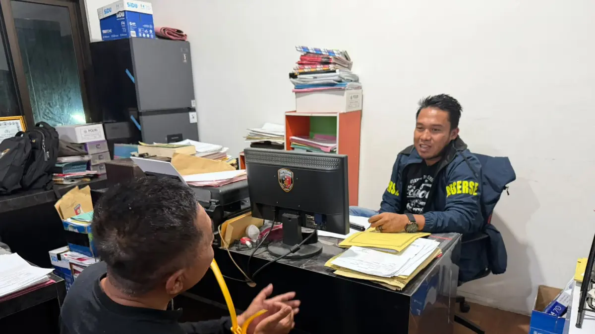 Salah satu pelaku gendam diperiksa di Mapolres Wonogiri. (DOK.POLRES WONOGIRI)