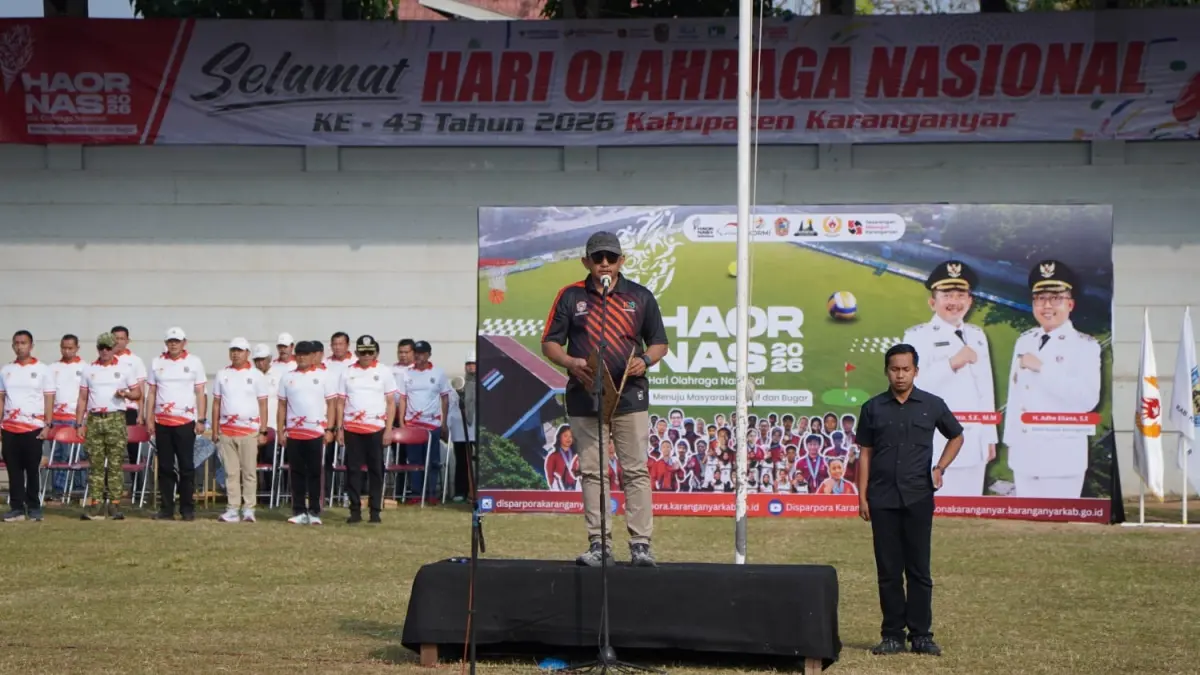 Bupati Karanganyar Rober Christanto saat memimpin upacara Haornas di Lapangan RM Said, beberapa waktu lalu. (Rudi Hartono/Radar Solo)