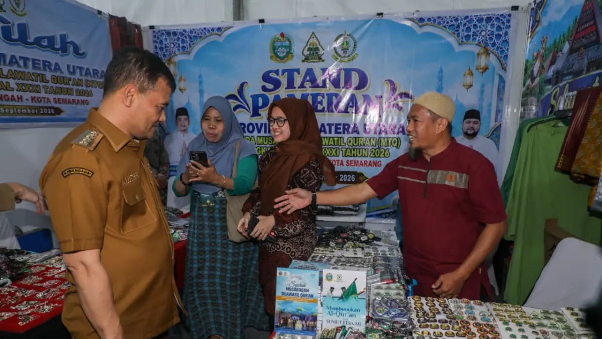 Gubernur Jateng Ahmad Luthfi tinjau stan pameran Serambi Nusantara yang disesaki oleh 150 stan dari berbagai wilayah Nusantara. (PEMPROV JATENG)
