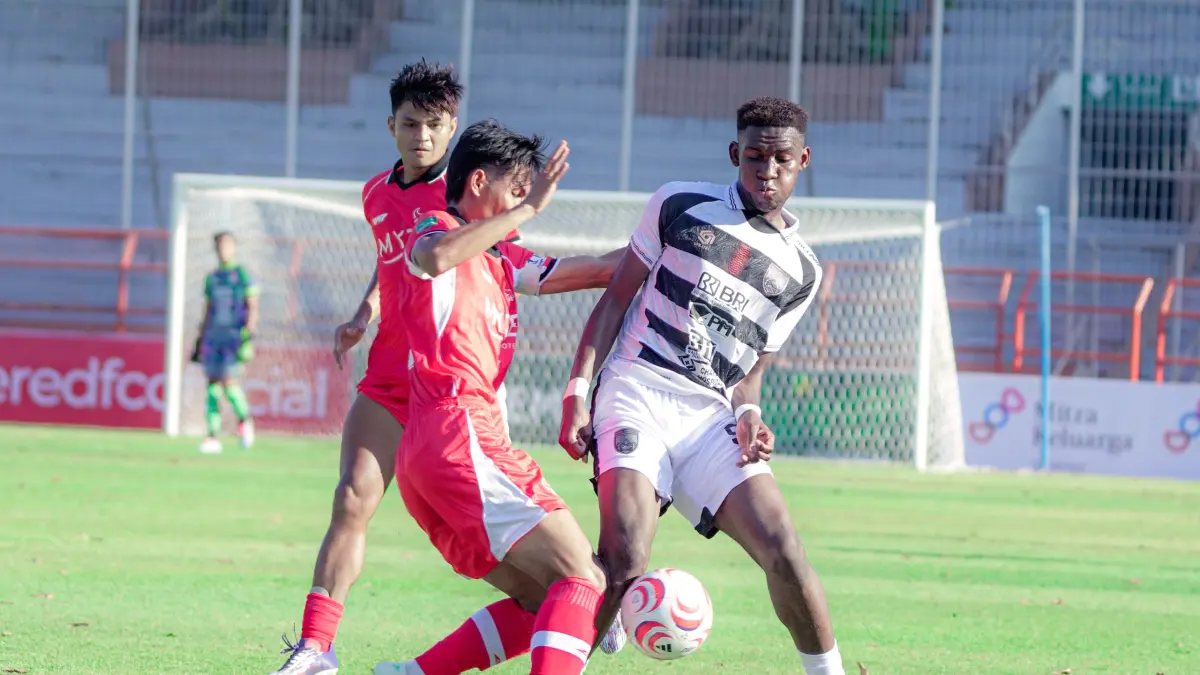 Kendal Tornado FC melawan tuan rumah De Red FC di Stadion Gelora 10 November, Surabaya, Sabtu (12/9/2026). (Tim Media Kendal Tornado FC)