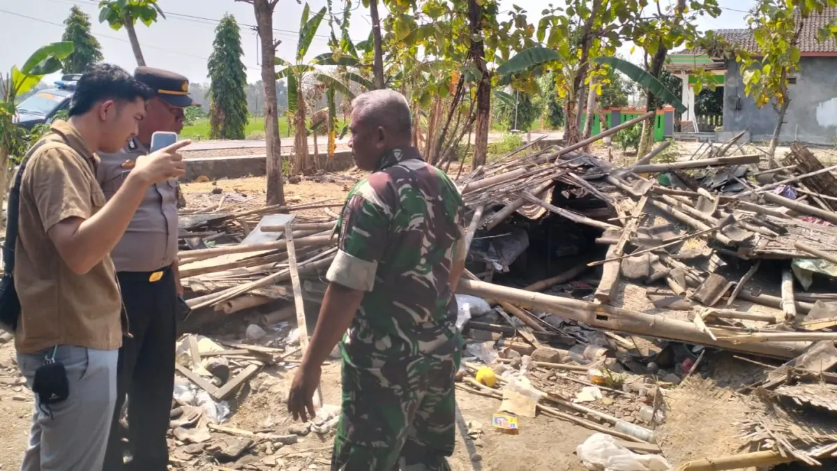 Kondisi rumah di Desa Kaliwedi, Kecamatan Gondang, Sragen yang menimpa lansia, Senin (14/9/2026). (Ahmad Khairudin/Radar Solo)