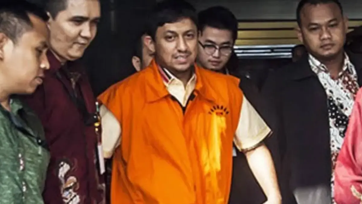 Fahd El Fouz Arafiq alias Fahd Arafiq memaki rompi oranye KPK. (JawaPos.com)