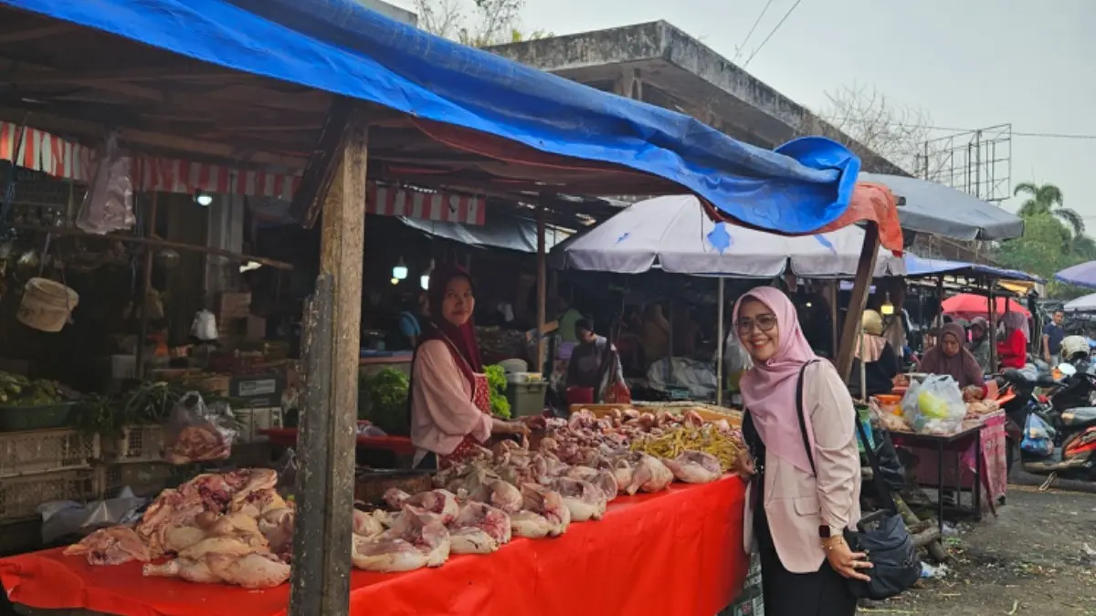 Kiprah Teti Ernawati mencerminkan esensi peran Mantri BRI yang dibangun lewat keterikatan emosional dan pemahaman mendalam atas kebutuhan nasabah. (DOK.BRI)