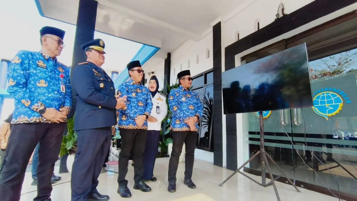Bupati Karanganyar Rober Christanto launching Sihubkar di kantor Dishub Karanganyar, Kamis (17/9/2026) pagi. (Rudi Hartono/Radar Solo)