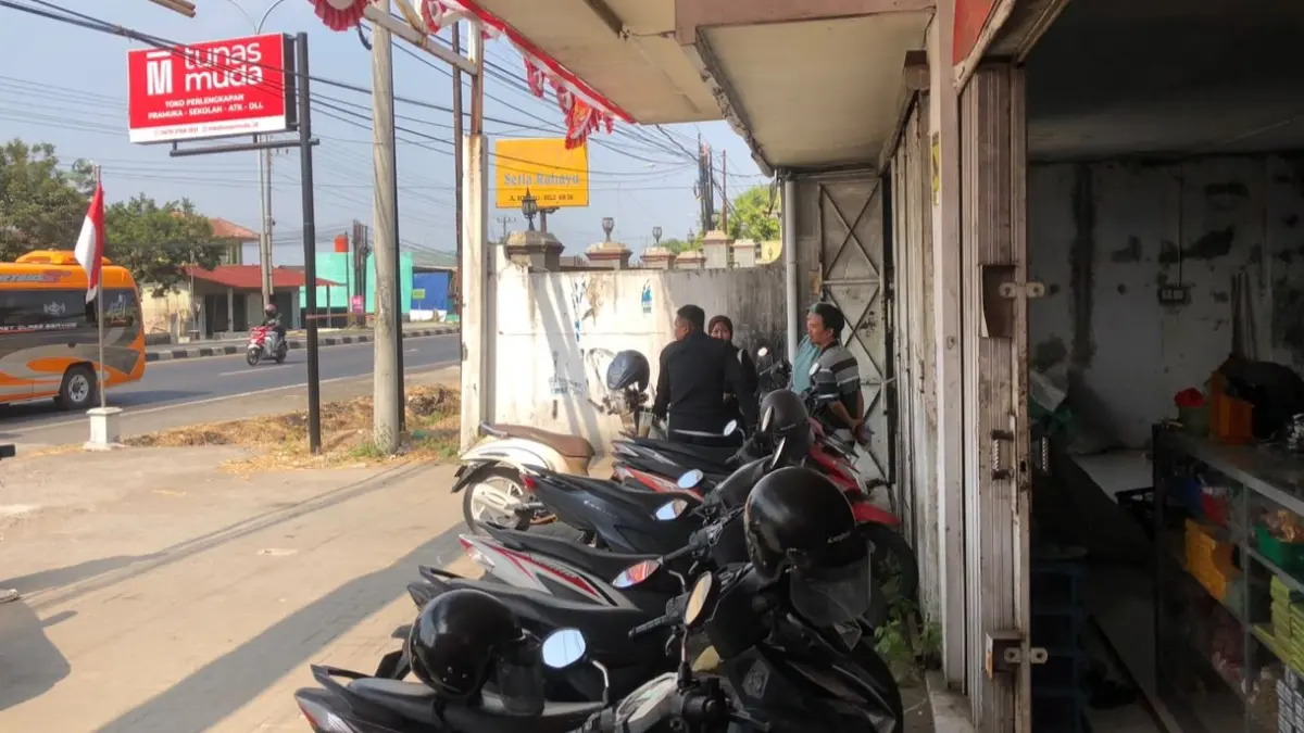 Lokasi TKP curanmor di pertokoan  Jalan Solo–Semarang, Dukuh Randusari, Desa Randusari, Kecamatan Teras, Boyolali, Kamis (17/9/2026). (ABDUL KHOFID/RADAR SOLO)