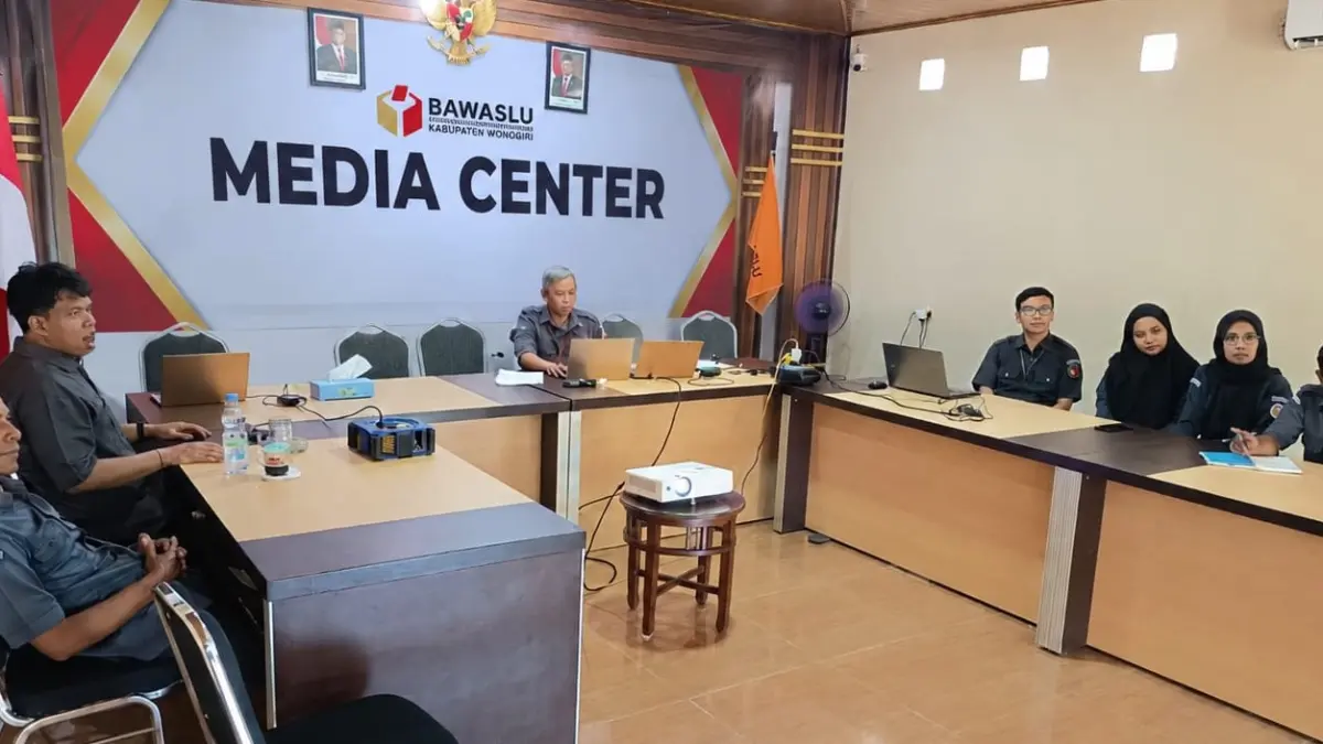 Media Center Bawaslu Wonogiri. (IWAN ADI/RADAR SOLO)