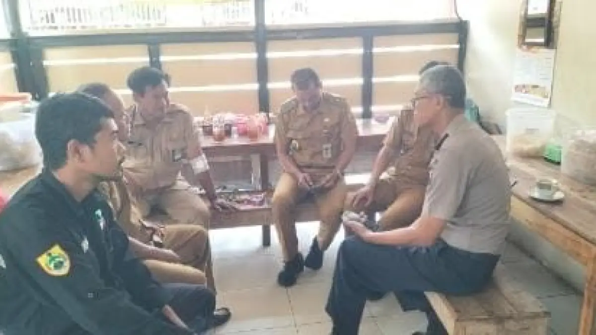 Penanganan ODGJ mengamuk di Tangkil, Kecamatan Sragen. (Ahmad Khairudin/Radar Solo)