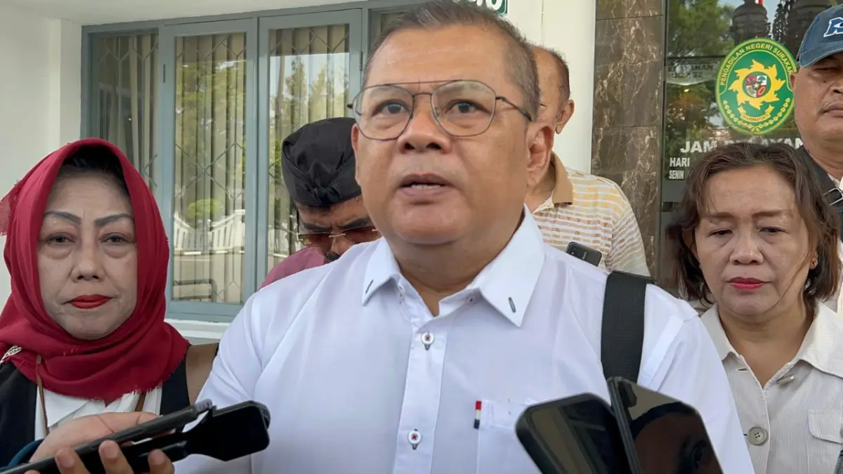 Pengacara warga Ledoksari, Jebres daftarkan gugatan ke PN Solo, Kamis (17/9). (A Christian/Radar Solo)