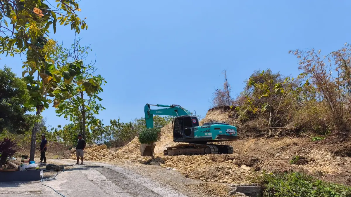 Pengerukan lahan di Desa Dawung, Kecamatan Jenar, Kabupaten Sragen  (Ahmad Khairudin/Radar Solo)