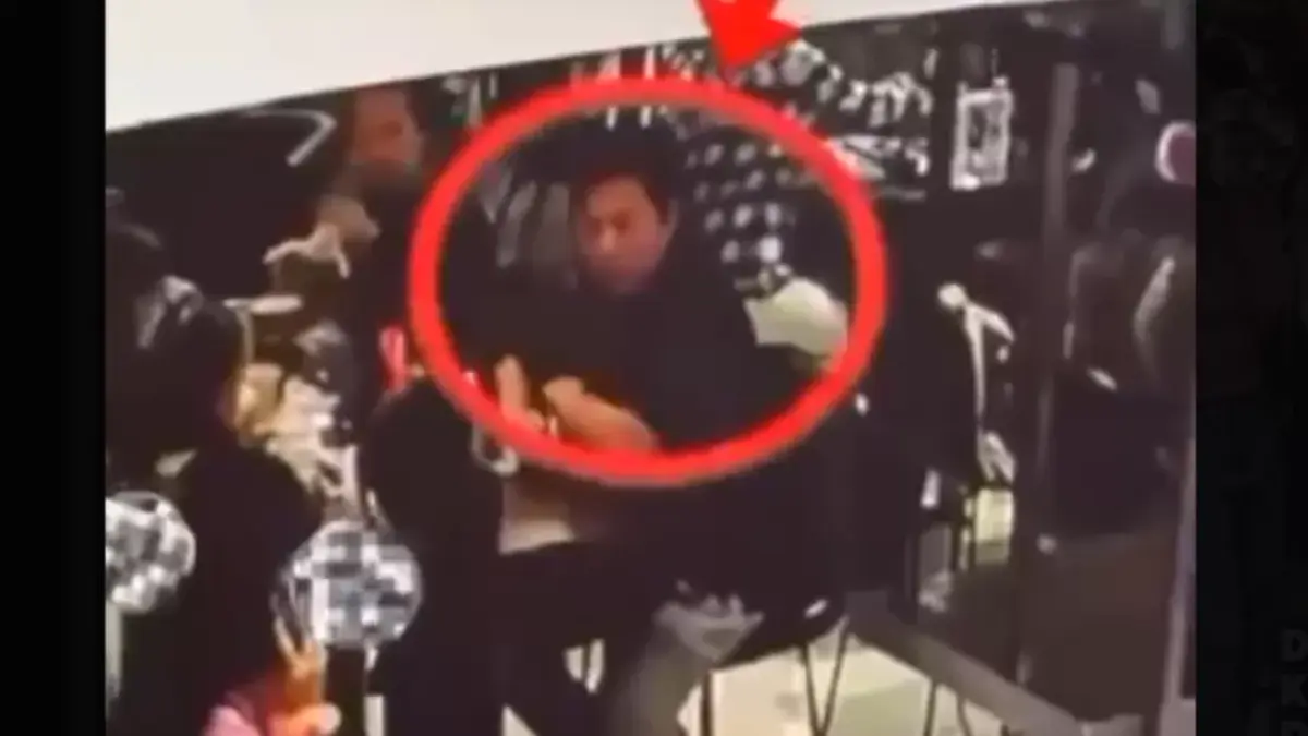 Siapa Pria yang Tendang Pengunjung Perempuan Inisial A saat Antre Food Court Senayan City? Identitas Diburu (X @watermealen)