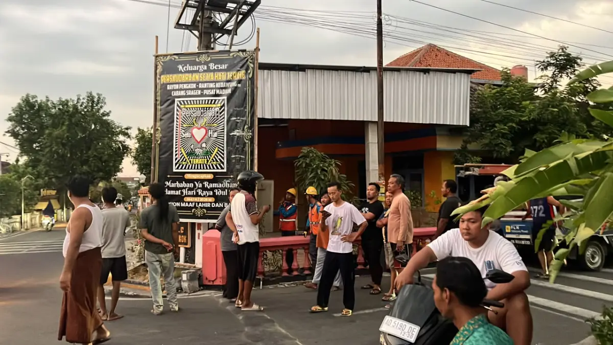 Desa Pengkok, Kecamatan Kedawung, Kabupaten Sragen protes mati listrik berhari-hari. (Ahmad Khairudin/Radar Solo)