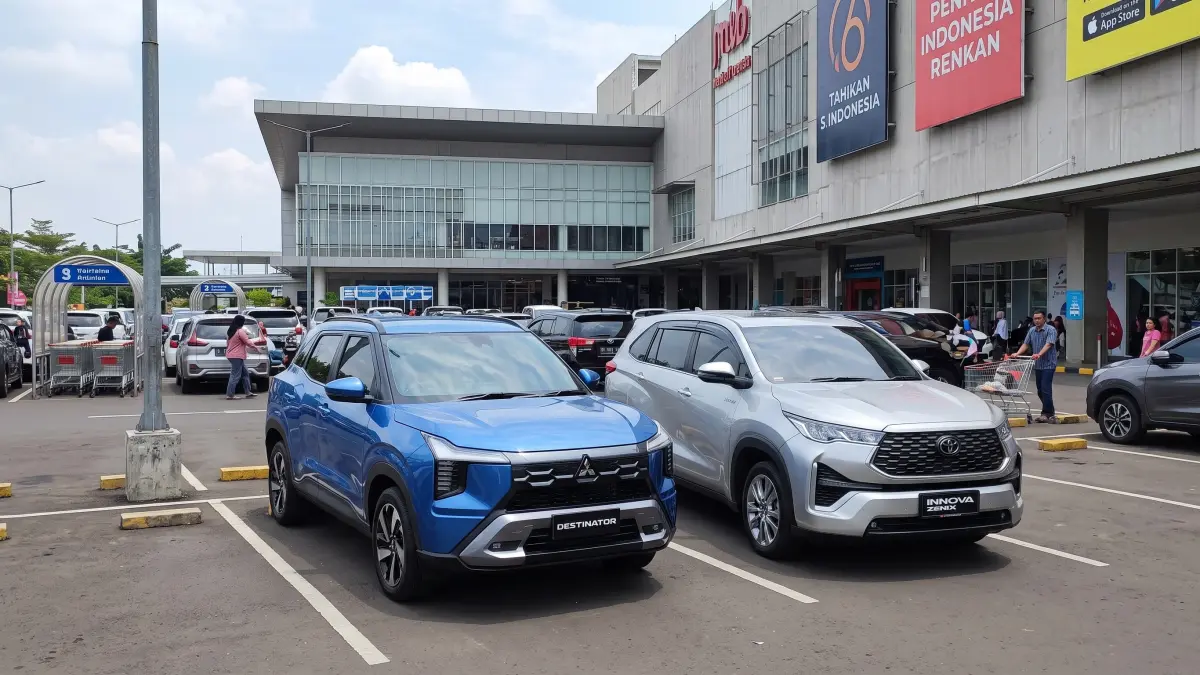 Mitsubishi Destinator dan Toyota Innova Zenix Hybrid, Selisih Harga Rp52 Juta: Beda Karakter, Fitur hingga BBM (GEMINI AI)