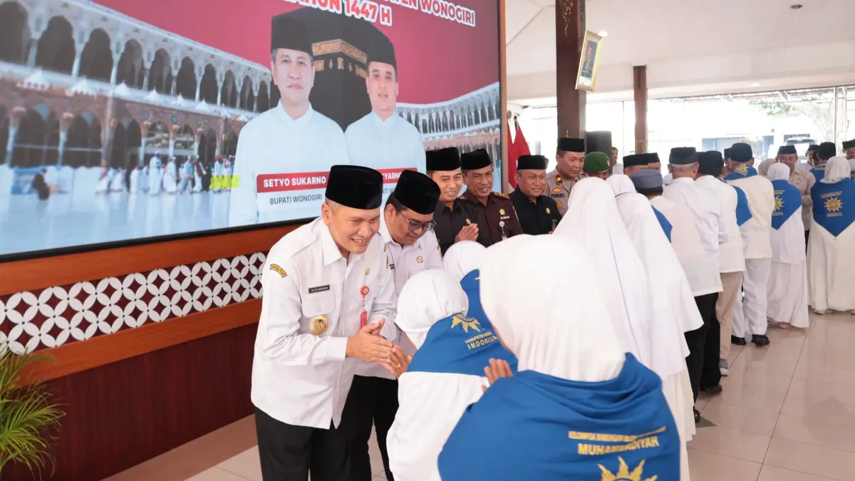 Ilustrasi calon jemaah haji Wonogiri berpamitan dengan unsur Forkompimda. (IWAN ADI/RADAR SOLO)