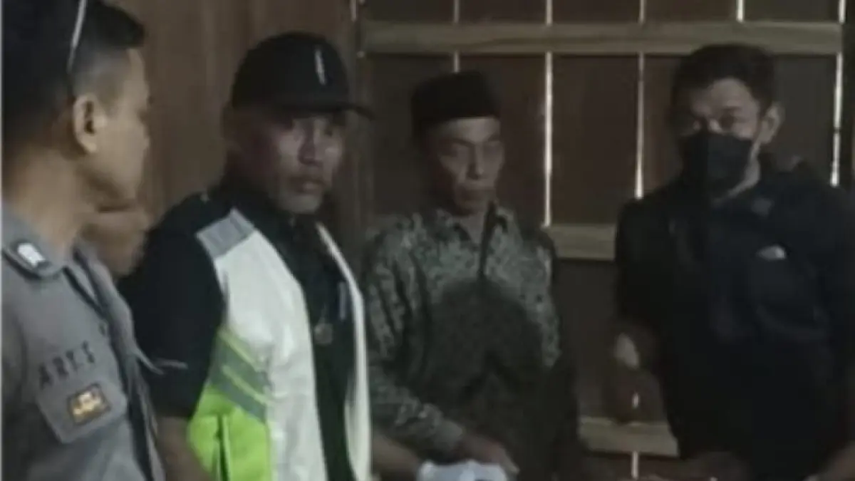 Polisi olah TKP di rumah Dukuh Pendem, Desa Bengle, Kecamatan Wonosamodro, Boyolali menyusul laporan kematian salah satu anggota keluarga, Sabtu (19/9/2026). (DOK.POLRES BOYOLALI)