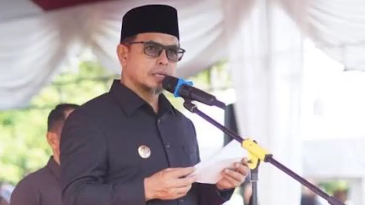 Bupati Bolaang Mongondow Utara (Bolmut), Sulawesi Utara, Sirajudin Lasena.