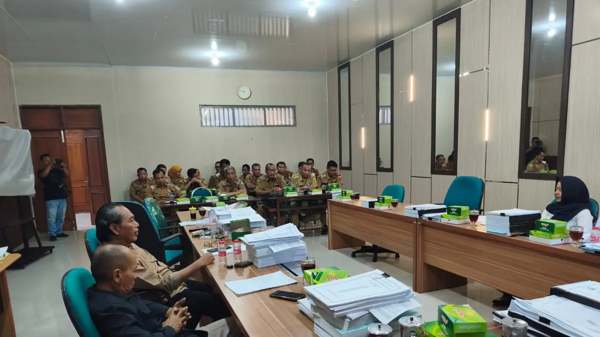 Camat se Kabupaten Sragen saat rapat koordinasi dengan Komsi I DPRD Sragen, Senin (21/9/2026). (Ahmad Khairudin/Radar Solo)