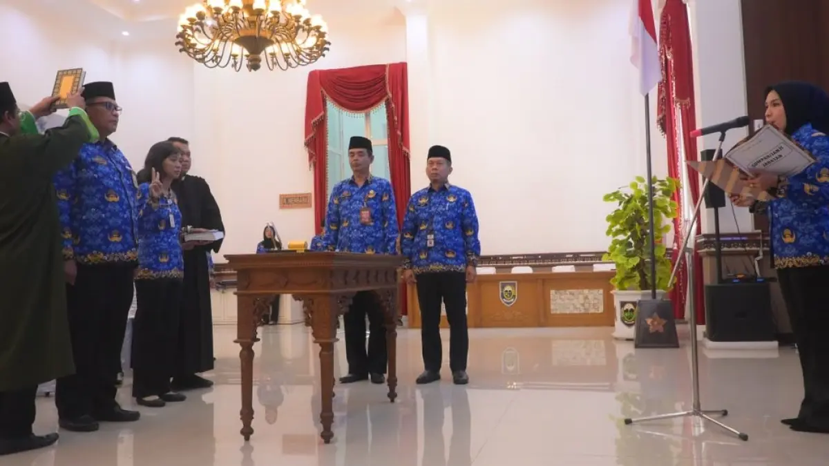 Wakil Bupati Boyolali Dwi Fajar Nirwana pimpin pelantikan sekaligus mengambil sumpah para pejabat baru di Ruang Merbabu, Kompleks Kantor Bupati Boyolali, Senin (21/9/2026). (ABDUL KHOFID/RADAR SOLO)