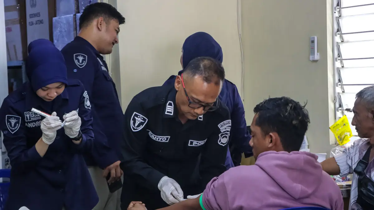 Keluarga korban KMP Virgo Transport 8 jalani tes DNA di Polresta Solo, Selasa (22/9). (M Ihsan/Radar Solo)