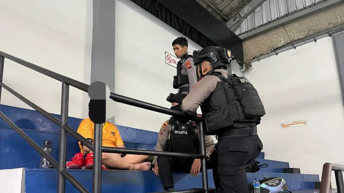Polisi amankan seorang pria yang diduga merekam perempuan di kamar mandi GOR Sritex Arena. (Humas {Polresta Solo)