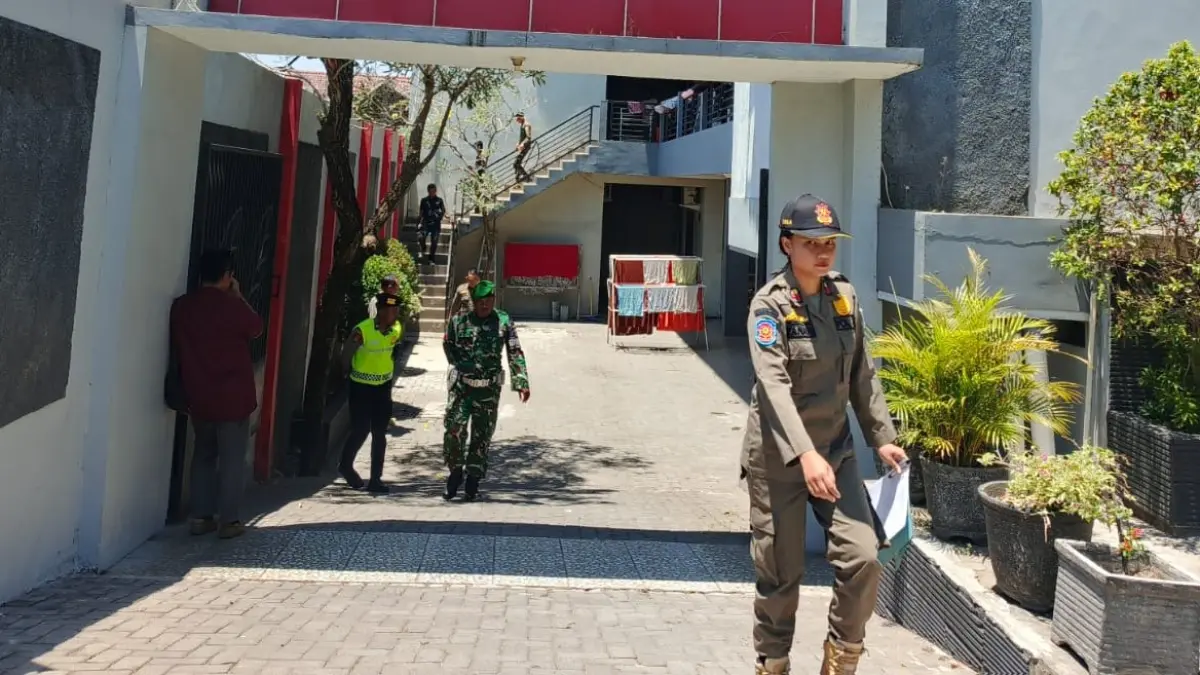Satpol PP dan Damkar Klaten bersama tim gabungan saat melakukan operasi pekat yang menjaring dua pasangan tak resmi dan dua orang PGOT, Selasa (22/9/2026). (Dokumentasi Satpol PP dan Damkar Klaten)