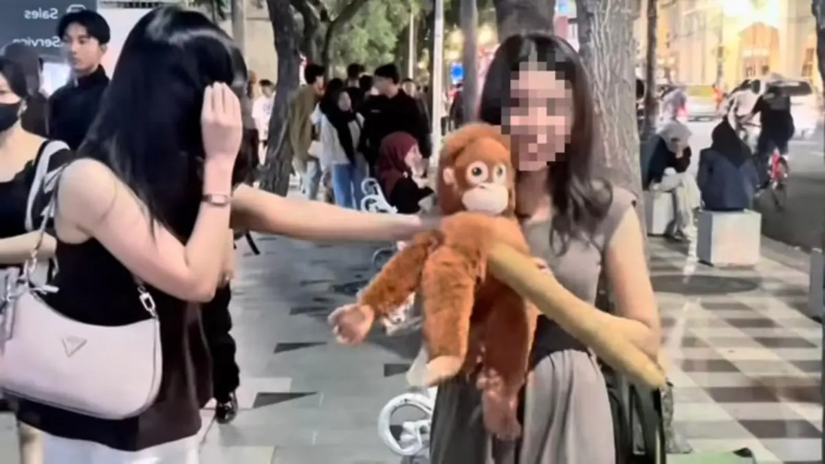 Sejumlah perempuan di kawasan Jalan Tunjungan, Surabaya mengaku mengalami pelecehan berkedok pembuatan konten video menggunakan boneka.