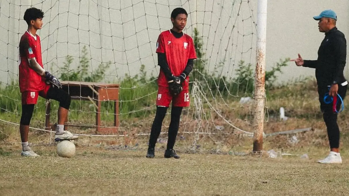 Kiper Persis Solo Youth saat menjalani latihan rutin. (Tim Media Persis Solo)