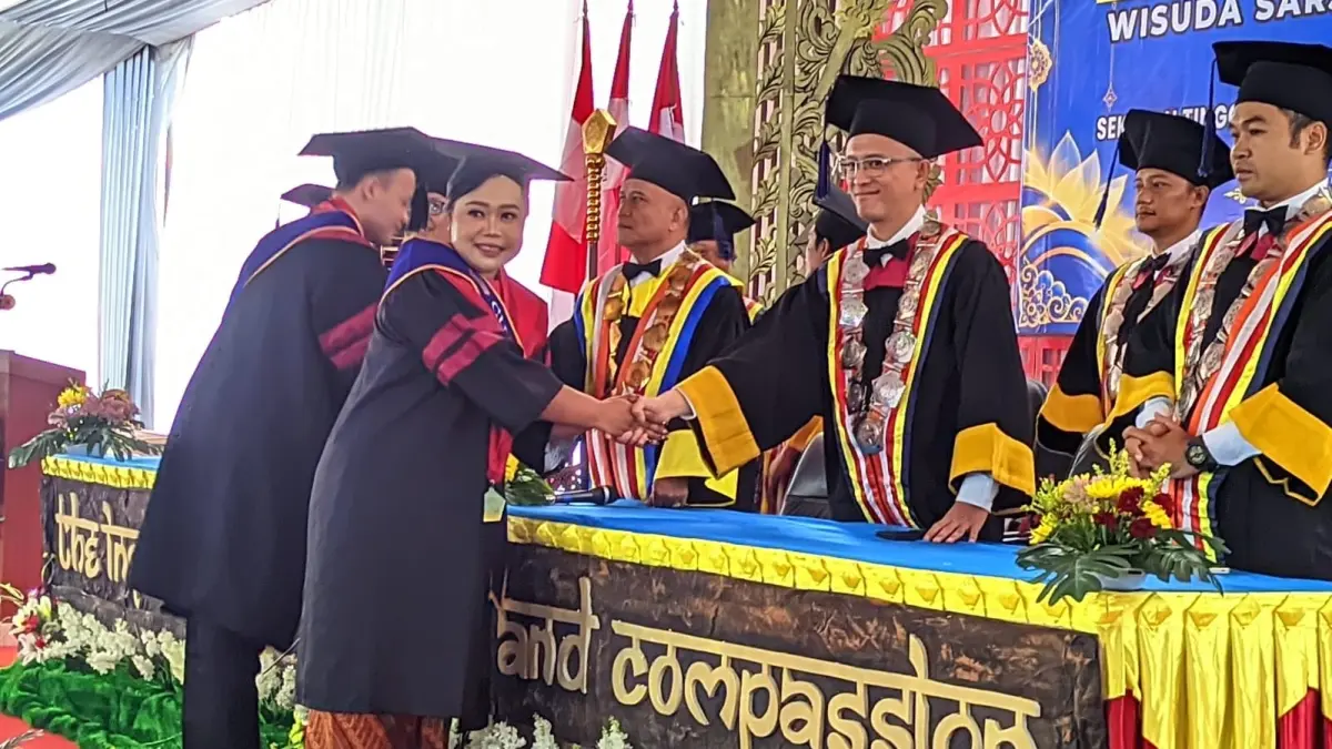 Sidang Senat Terbuka Wisuda Sarjana ke-XVI dan Magister ke-I Tahun 2026 digelar di Gedung Adinata kompleks kampus STABN Raden Wijaya Rabu (23/9/2026). (ISTIMEWA)