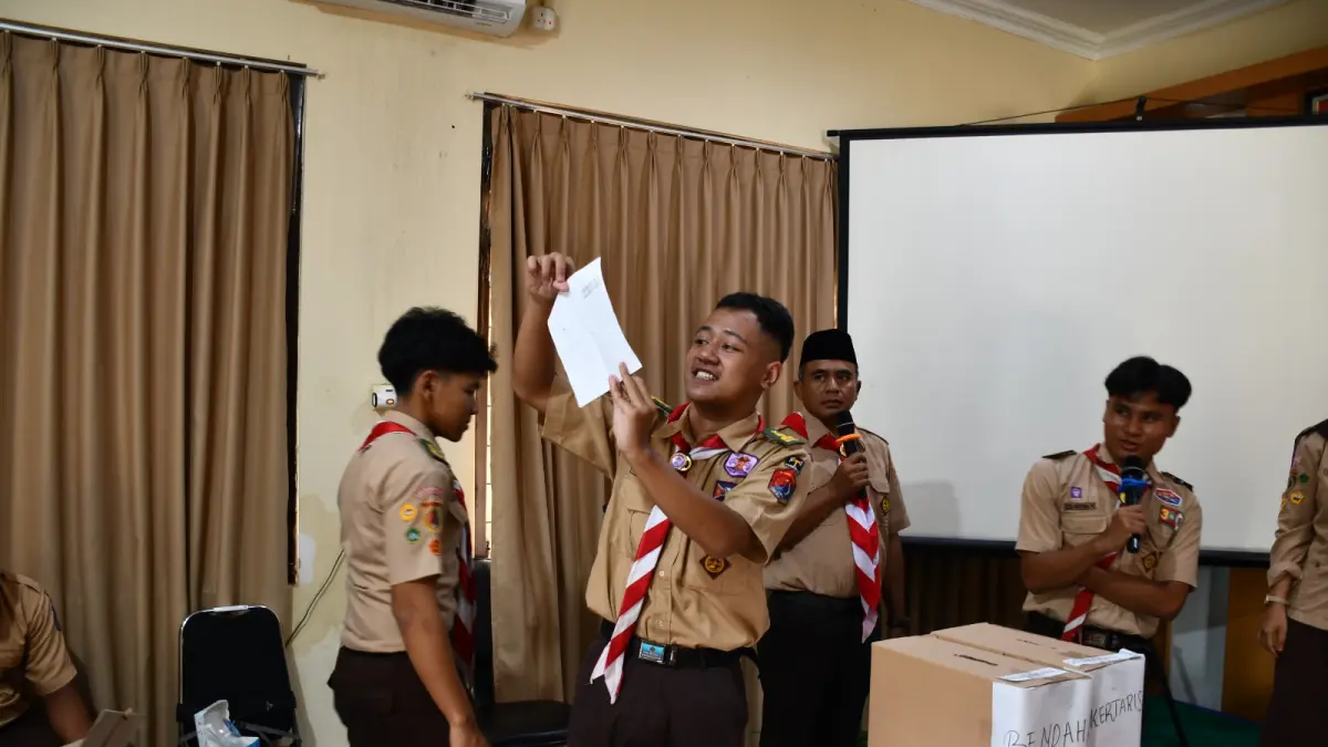 Bawaslu Karanganyar mengajak pramuka untuk ikut dalam pengawasan pemilu. (Rudi Hartono/Radar Solo)