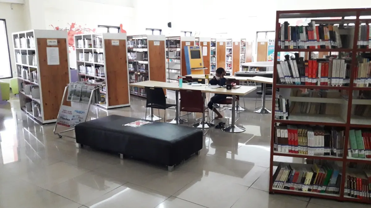 Suasana perpustakaan daerah di Disarpus Kabupaten Karanganyar. (Rudi Hartono/Radar Solo)
