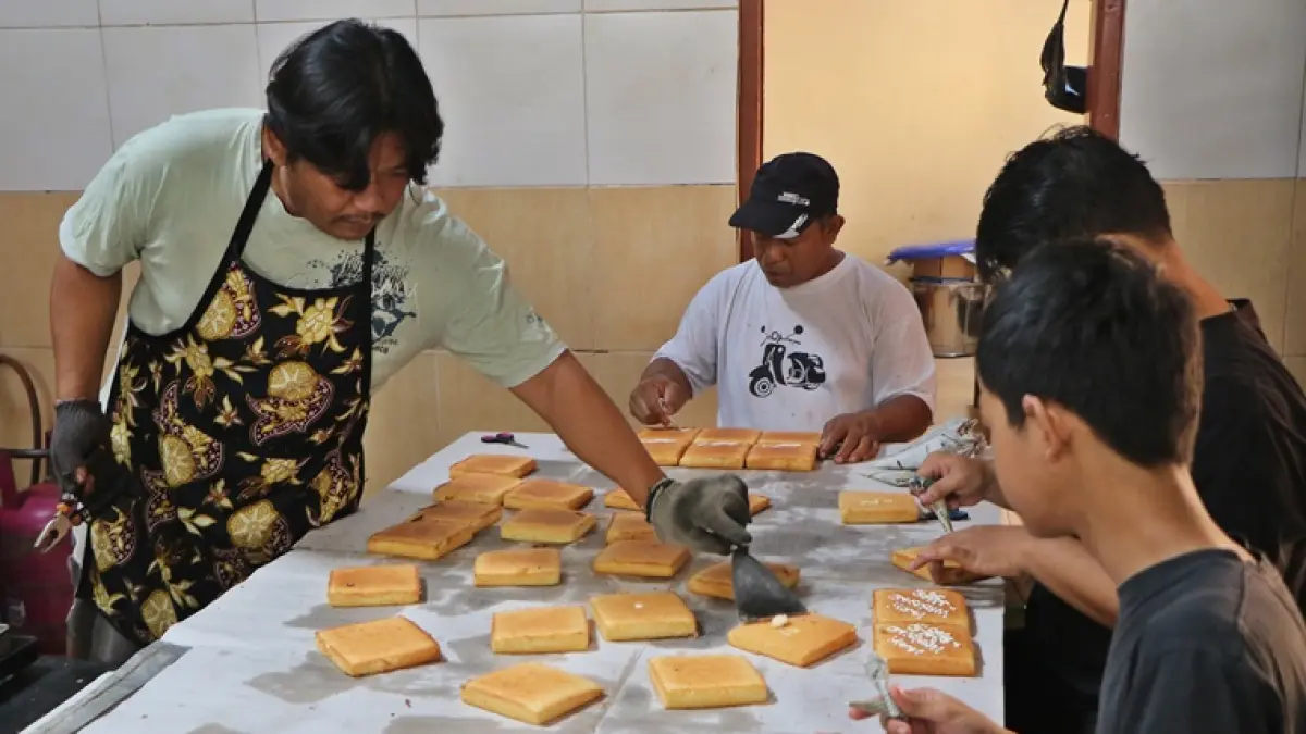 UMKM Tak lagi pusing untuk urus sertifikasi halal. Proses pengajuan sertifikasi halal lebih cepat dan gratis untuk UMKM dan IRT. (ARIEF BUDIMAN/RADAR SOLO)