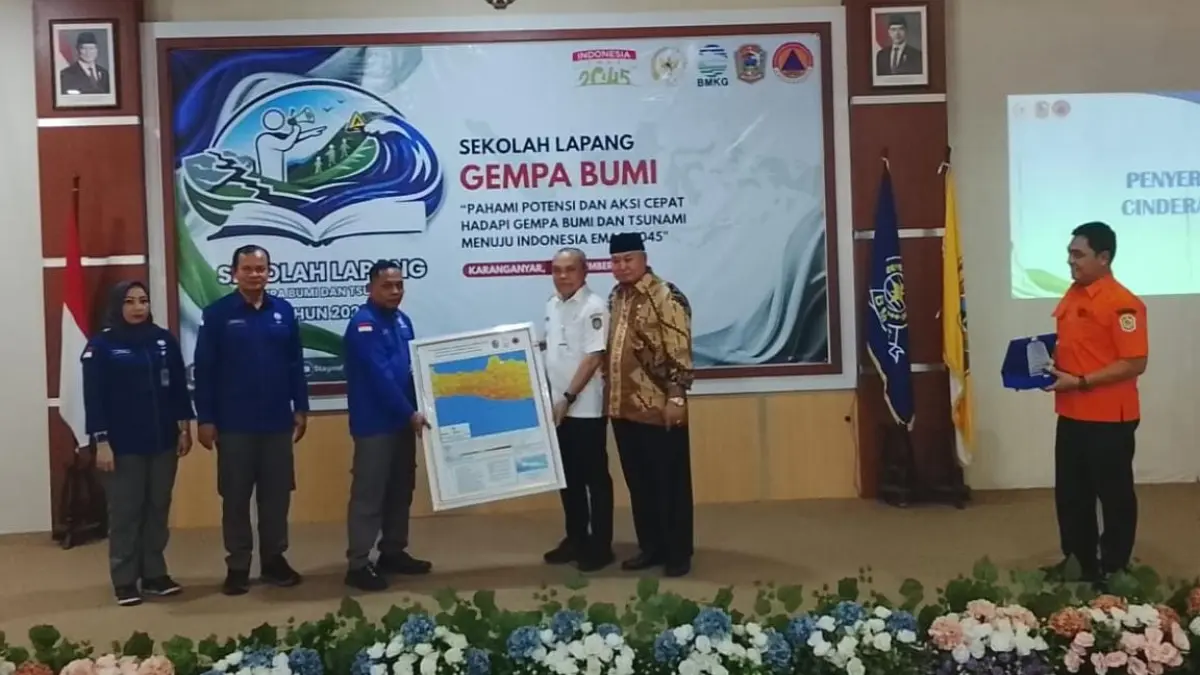 Kegiatan Sekolah Lapang Gempabumi (SLG) di Aula Kecamatan Jatiyoso, Karanganyar, Jumat (25/9/2026). (Rudi Hartono/Radar Solo)