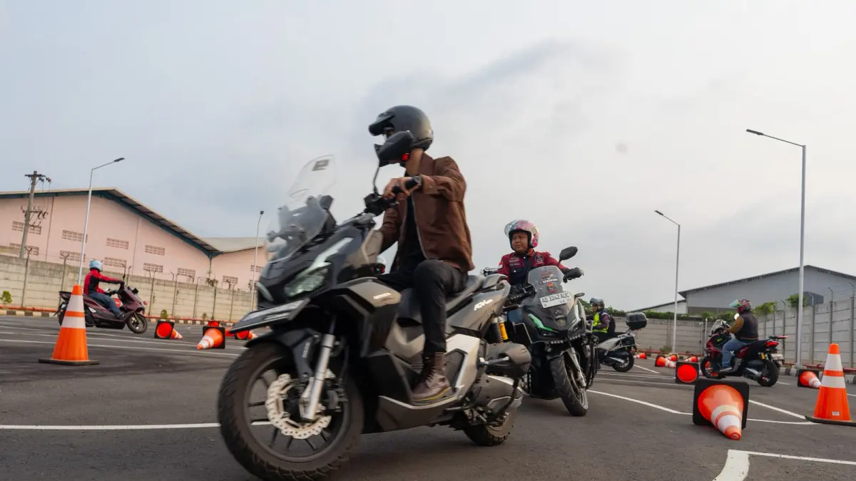 Peserta mendapatkan pembekalan Safety Riding di Astra Motor Safety Riding Center (AMSRC) Jawa Tengah.