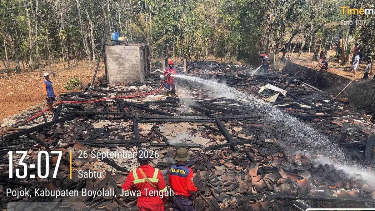 Sisa puing-puing 3 rumah di Dukuh Sidomulyo RT 01/RW 02, Desa Pojok, Kecamatan Nogosari, Boyolali yang terbakar Sabtu (26/9/2026). (DAMKAR BOYOLALI)