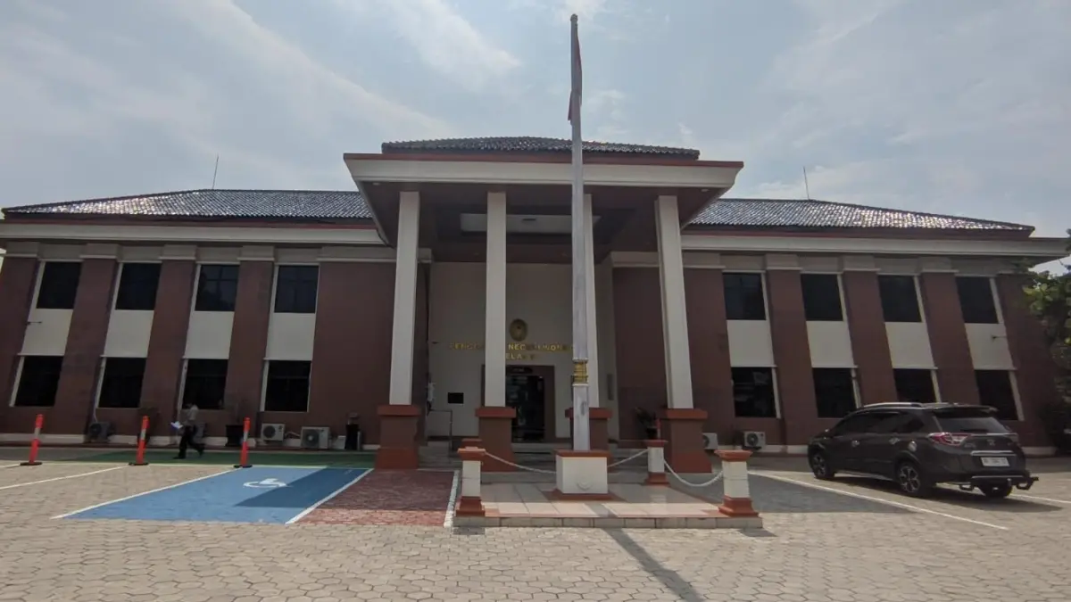 Gedung PN Wonogiri. Di tempat ini, Bripka E, oknum anggota Polres Wonogiri akan menjalani sidang dugaan asusila. (IWAN ADI/RADAR SOLO)