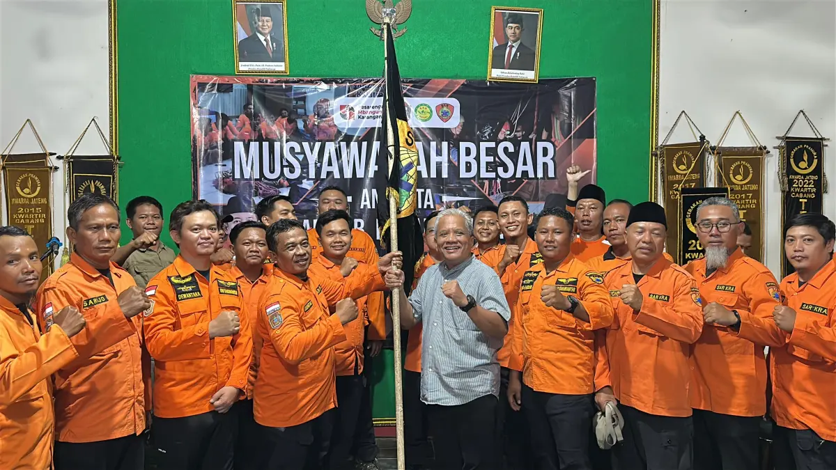 Hendro Prayitno saat dilantik jadi komandan SAR Karanganyar, Minggu (27/9/2026) malam. (Rudi Hartono/Radar Solo)