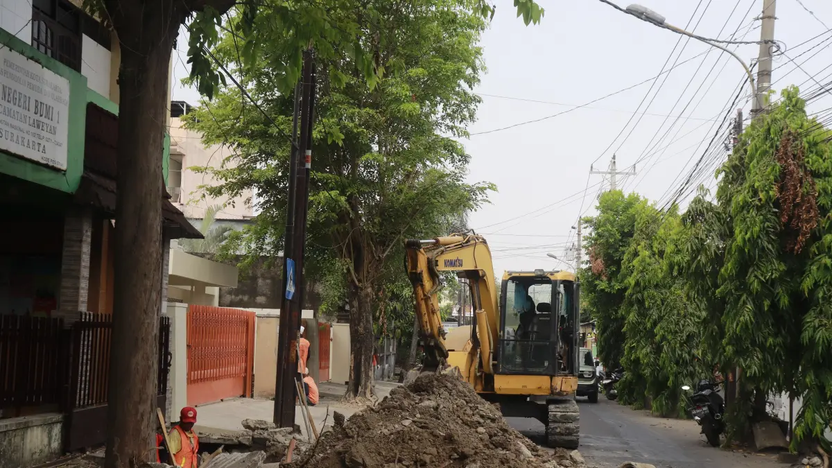 Perbaikan Jalan Kebangkitan Nasional dilakukan hingga November. (Kumala/Radar Solo)