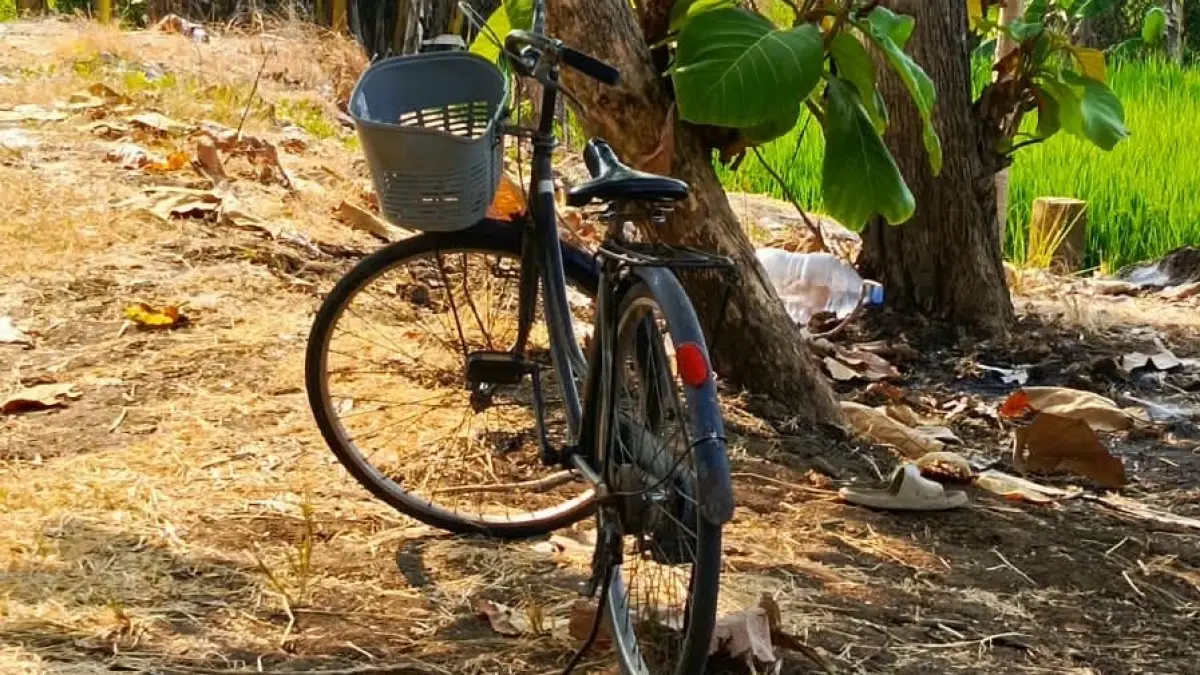 Sepeda onthel milik mayat yang ditemukan membusuk di bantaran Sungai Buntung, Tawangsari, Sukoharjo, Selasa pagi (29/9). (DOK. POLSEK TAWANGSARI)