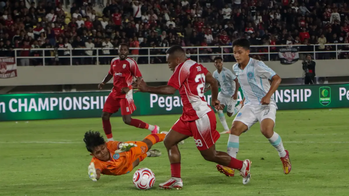 HASIL MEMUASKAN: Persis Solo menjamu PSBS Biak dalam lag alanjutan Pegadaian Championship di Stadion Manahan, belum lama ini. (M. IHSAN/RADAR SOLO)