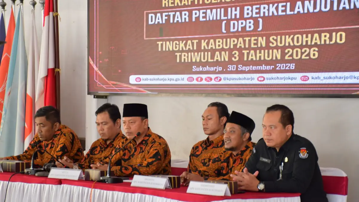 Rapat Pleno penetapan DPB Triwulan II 2026 di kantor KPU Sukoharjo, Rabu (30/9). (IWAN KAWUL/RADAR SOLO)