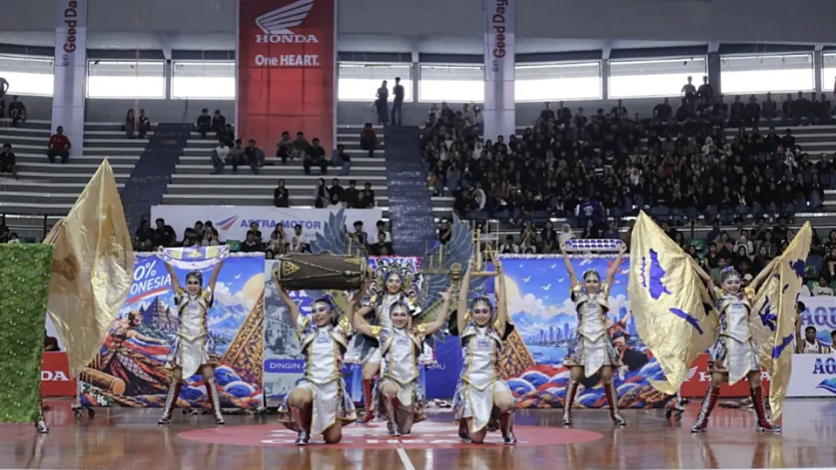 Sparkle, tim dance dari SMAN 1 Klaten perform di event AQUA DBL Dance 2026 Central Java-South di Sritex Arena (30/9/2026). (Aditya V.A./Radar Solo)