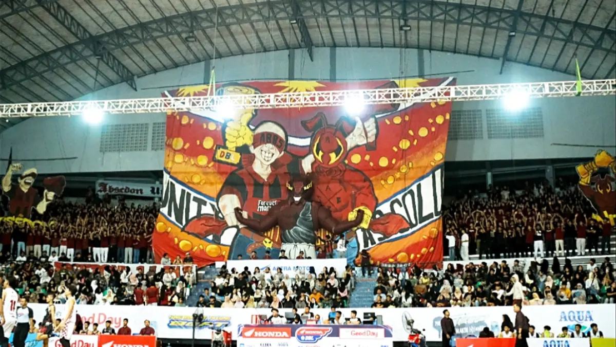 Koreo Absedon saat mendukung ABBS dari tribun Ditemukan Arena di ajang Honda DBL with Kopi Good Day 2026 Central Java-South Series. (Dok. DBL Indonesia)