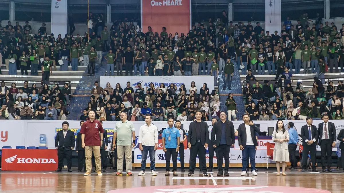 (3 dari Kanan) Kresna Murti Dewanto selaku Marketing Manager Astra Motor Jateng mengikuti rangkaian Opening Honda DBL Central Java Series South (Solo) di Gor Sritex Arena pada 29 September 2026