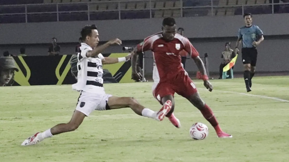 Persis Solo melawan Kendal Tornado FC di Stadion Manahan, Sabtu (3/(10/2026). (Kumala/Radar Solo)