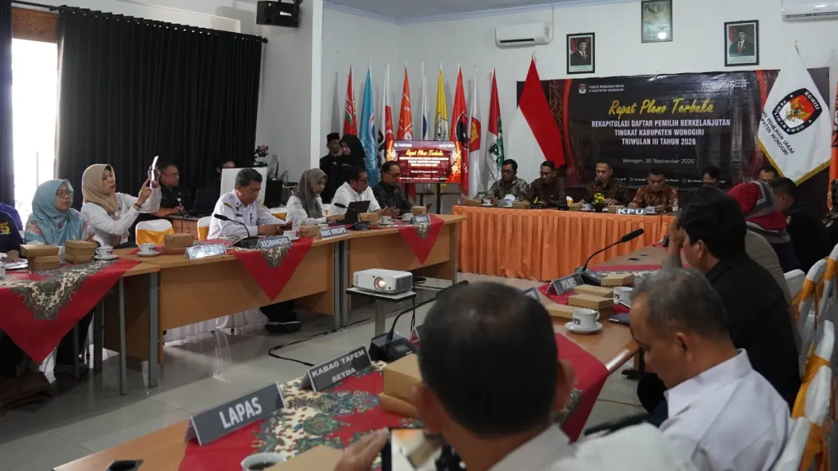 Rapat Pleno Terbuka Rekapitulasi Hasil PDPB Triwulan III 2026 di Aula KPU Wonogiri baru-baru ini. (IWAN ADI/RADAR SOLO)