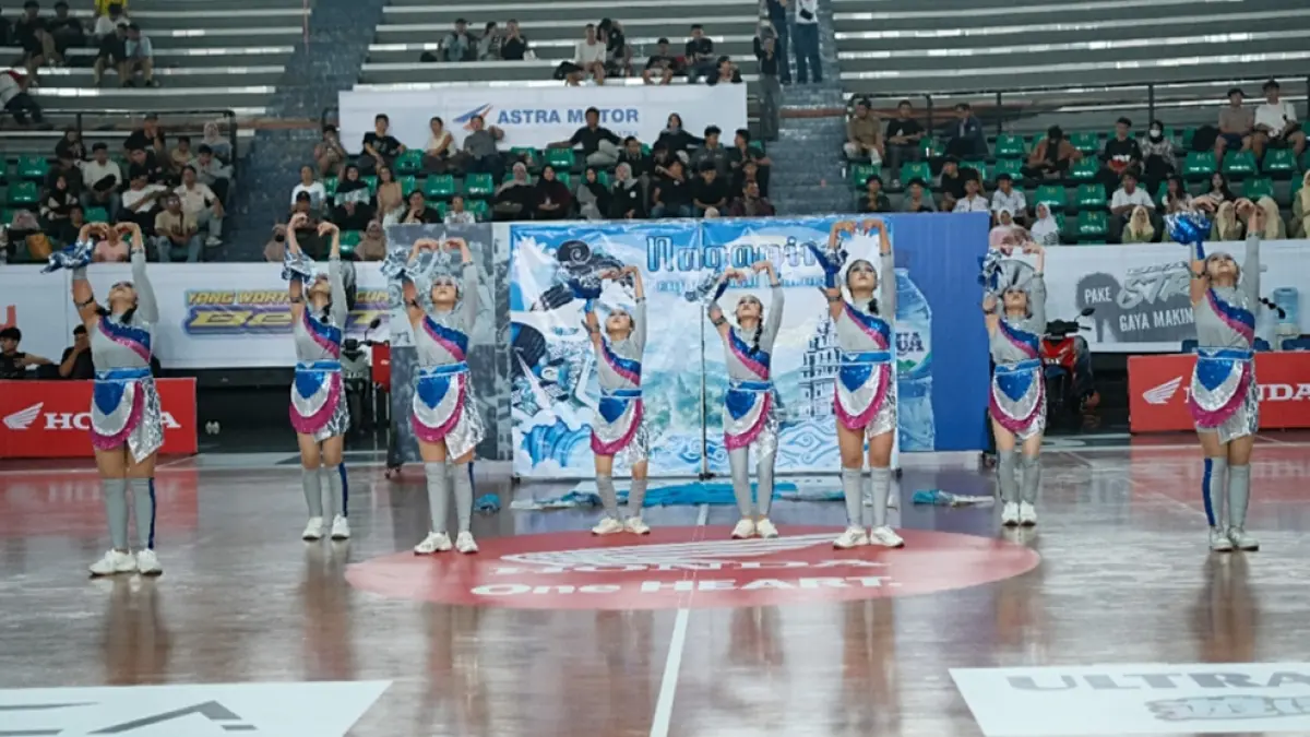 Tim dance SMAN 1 Purworejo perform dalam event AQUA DBL Dance 2026 di Sritex Arena, Kota Solo. (Dok. DBL Indonesia)