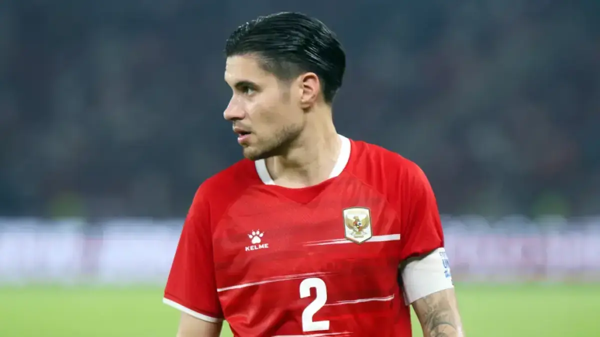 Curi perhatian, rambut Kevin Diks tetap klimis dan rapi selama pertandingan berlangsung. (Dok.jawapos)
