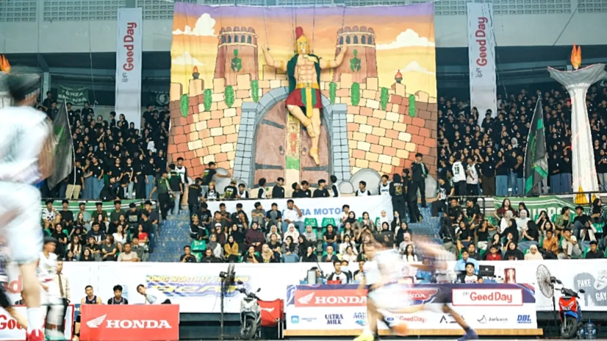Ratusan Sesaji, suporter SMAN 1 Surakarta membuat koreo di arena Honda DBL with Kopi Good Day 2026 Central Java-South. (Dok. DBL Indonesia)